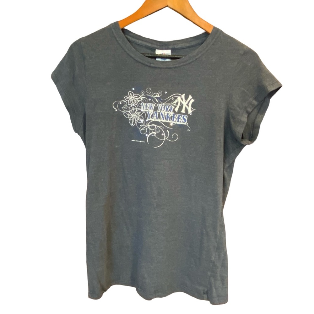 Campus Lifestyle Genuine MLB‎ Woman's New York Yankees Tee Size XL